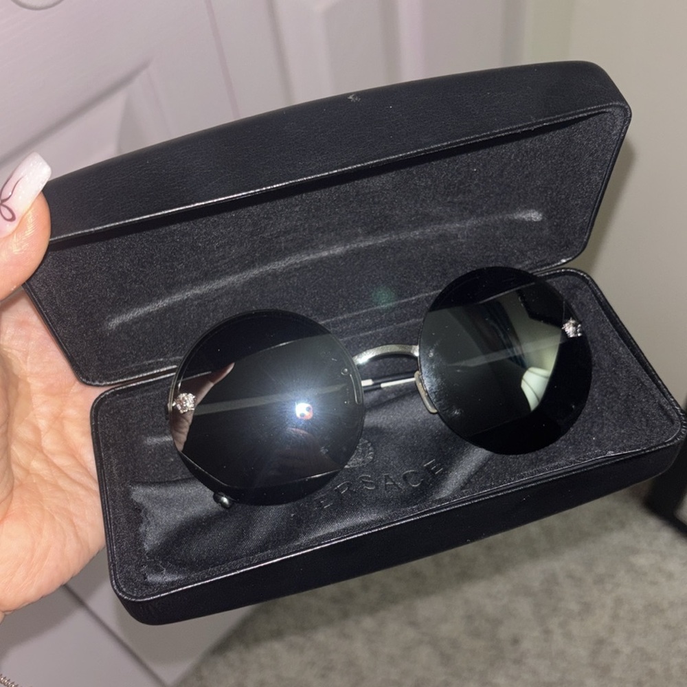Versace Like New Round Sunglasses 🕶️